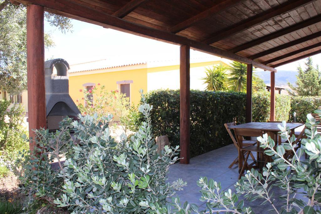 Agriturismo Campesi Casale Tra Le Vigne Aglientu Exterior photo