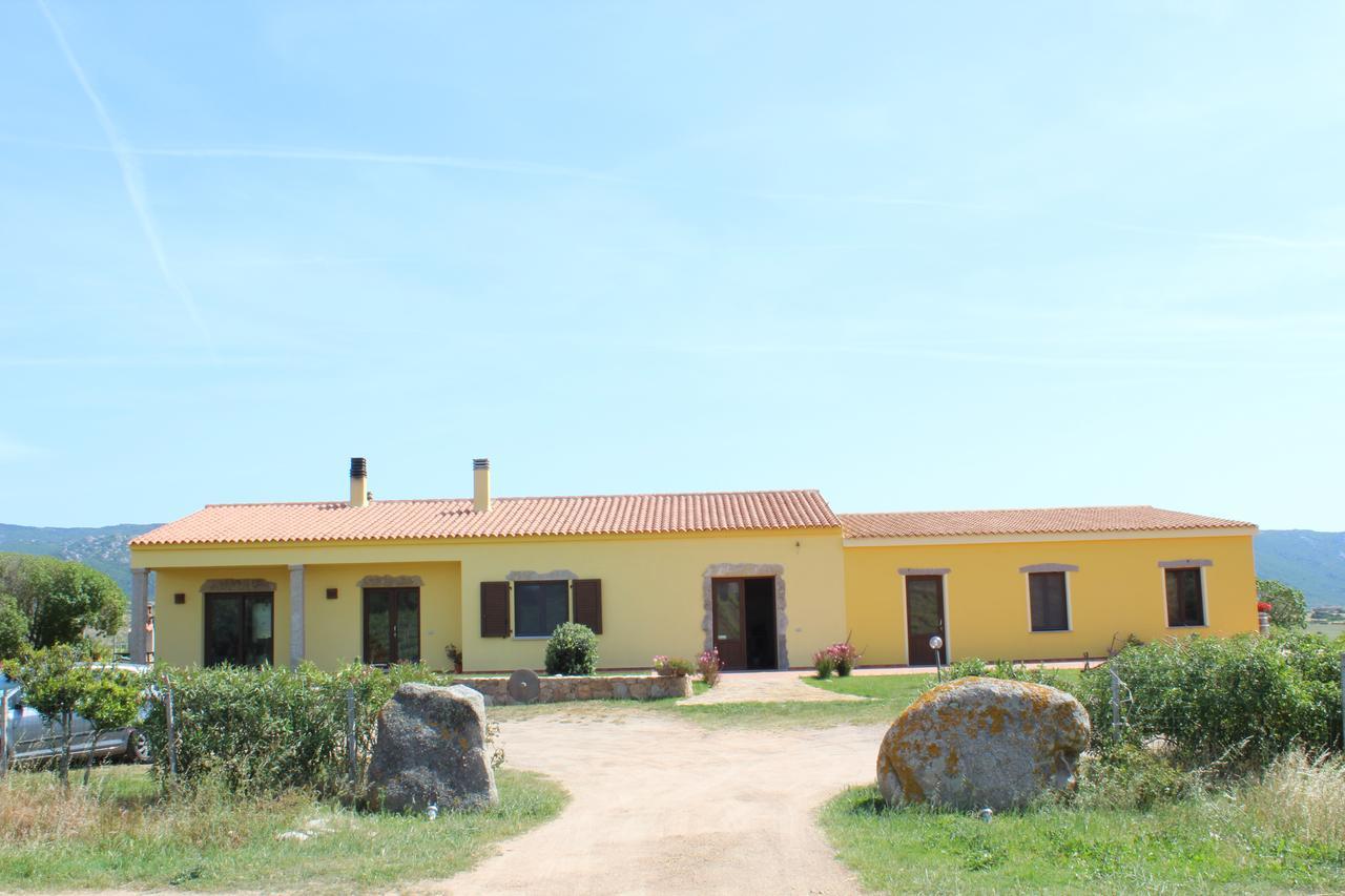 Agriturismo Campesi Casale Tra Le Vigne Aglientu Exterior photo